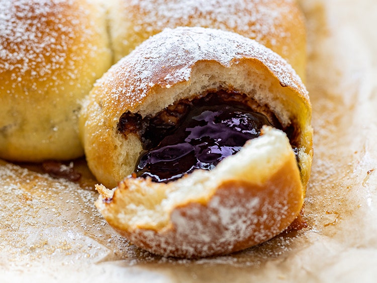 Snacks & baked goods